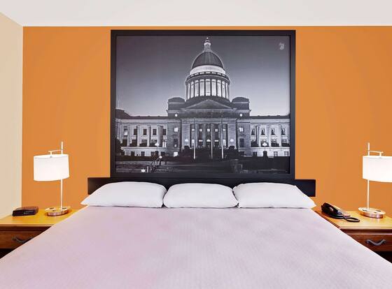 Super 8 by Wyndham Siloam Springs is a family friendly hotel in Siloam Springs, Arkansas (AR)