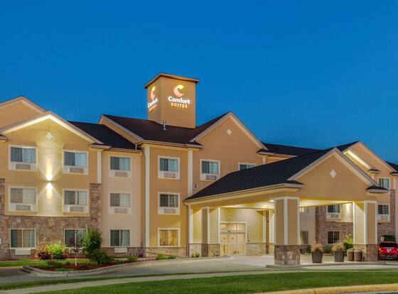 Comfort Suites Johnson Creek Conference Center is a family friendly hotel in Johnson Creek, Wisconsin (WI)