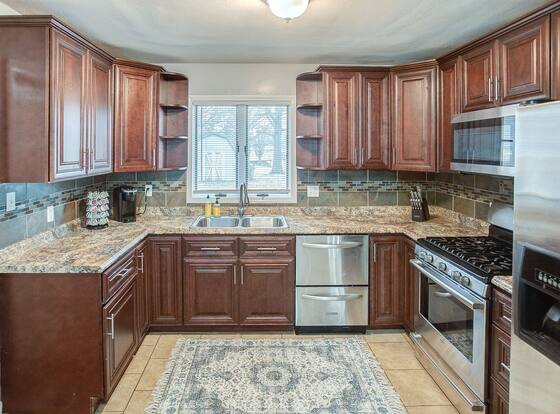 Belleville Beauty - Luxury Stay For Work Or Stay For Play Either Way This Is The Perfect Property For You! 4 Bedroom Residence by RedAwning is a family friendly hotel in Belleville, Illinois (IL)