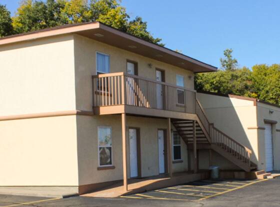 Budget Host Golden Wheat Motel is a family friendly hotel in Junction City, Kansas (KS)