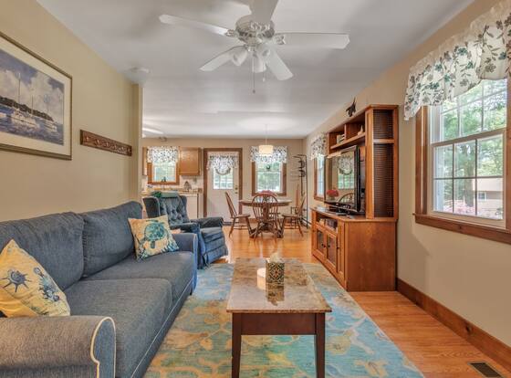 Cozy Bungalow Just Minutes From Mystic, Westerly Beaches, Boating And Casinos! 1 Bedroom Bungalow by RedAwning is a family friendly hotel in Mystic, Connecticut (CT)