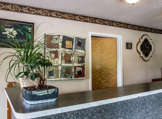 Econo Lodge Paw Paw is a family friendly hotel in Paw Paw, Michigan (MI)