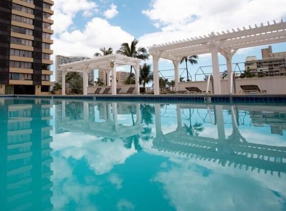 Hawaiian Monarch 1804 Condo by RedAwning is a family friendly hotel in Honolulu, Hawaii (HI)