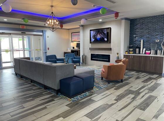 La Quinta Inn & Suites by Wyndham Oklahoma City - Moore is a family friendly hotel in Moore, Oklahoma (OK)