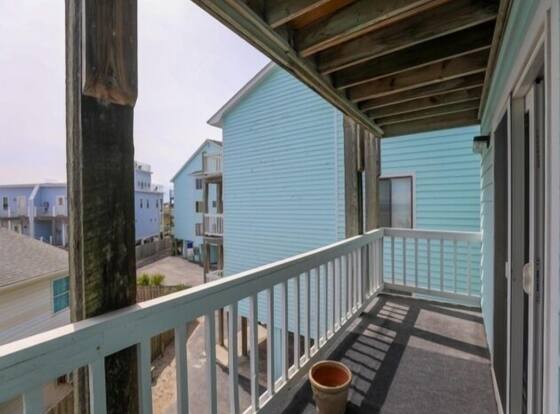 Island North 4a - Incredible Ocean Views, Quiet And Relaxing, Located Near Freeman Park 2 Bedroom Condo by Redawning is a family friendly hotel in Carolina Beach, North Carolina (NC)