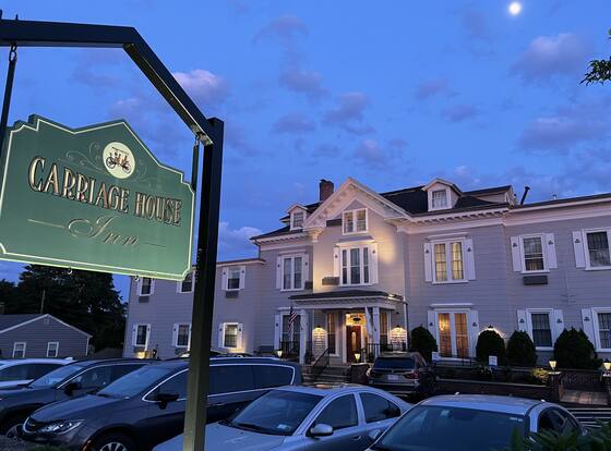 The Carriage House Inn Newport is a family friendly hotel in Newport East, Rhode Island (RI)