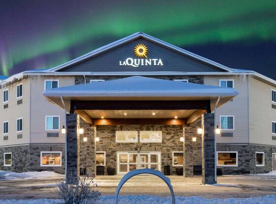 La Quinta Inn & Suites by Wyndham Fairbanks Airport is a family friendly hotel in College, Alaska (AK)