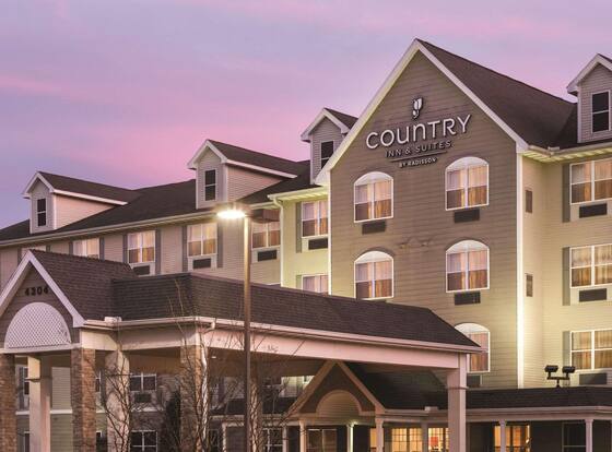 Country Inn & Suites by Radisson, Bentonville South - Rogers, AR is a family friendly hotel in Rogers, Arkansas (AR)