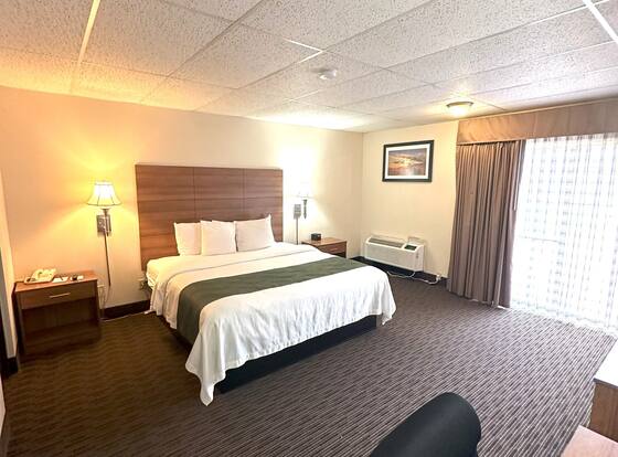 Quality Inn & Suites is a family friendly hotel in Salina, Kansas (KS)