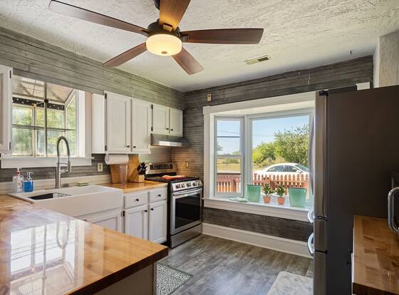 Captains Quarters By The Bay 3 Bedroom Cottage by RedAwning is a family friendly hotel in Norfolk, Virginia (VA)