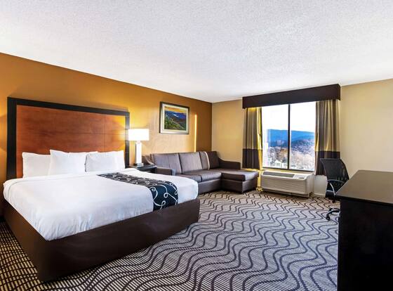 La Quinta Inn & Suites by Wyndham Wytheville is a family friendly hotel in Wytheville, Virginia (VA)