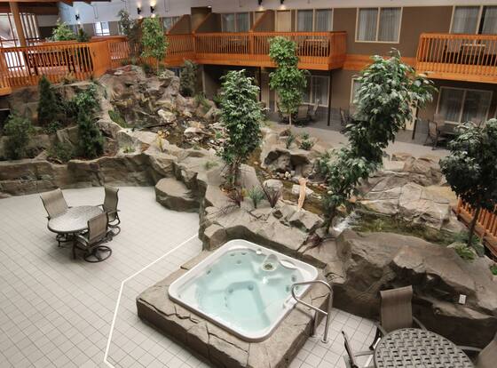 C'mon Inn Hotel & Suites is a family friendly hotel in Grand Forks, North Dakota (ND)
