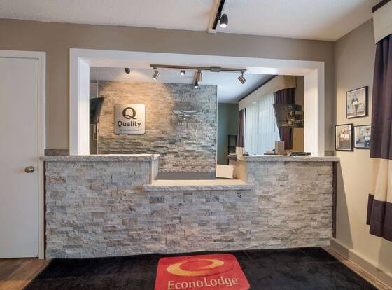 Quality Inn & Suites is a family friendly hotel in Auburn, Maine (ME)