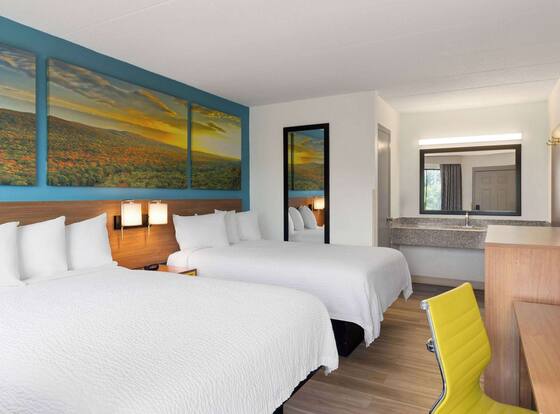 Days Inn & Suites by Wyndham Indianapolis Airport East is a family friendly hotel in Indianapolis, Indiana (IN)