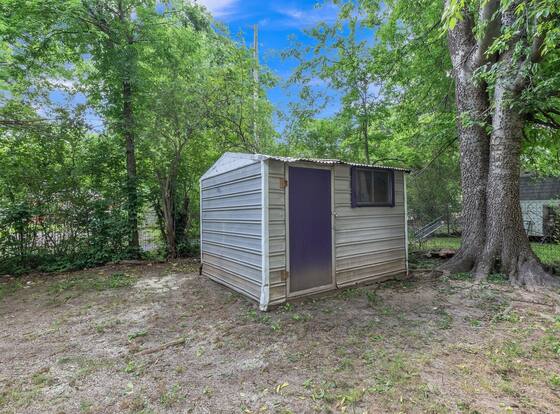 Cozy Home Away From Home In Little Rock 2 Bedroom Home by RedAwning is a family friendly hotel in Little Rock, Arkansas (AR)