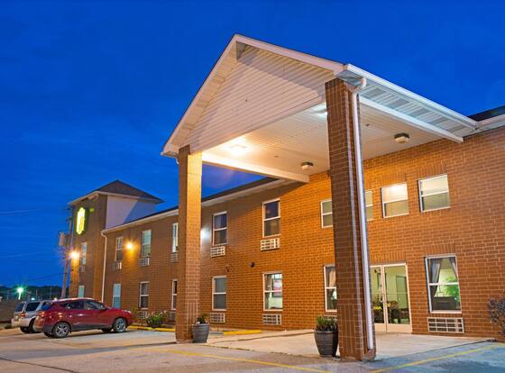 Super 8 by Wyndham St. Louis Airport is a family friendly hotel in Overland, Missouri (MO)