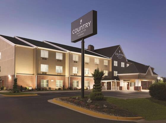 Country Inn & Suites by Radisson, Washington, D.C. East - Capitol Heights, MD is a family friendly hotel in Capitol Heights, Maryland (MD)