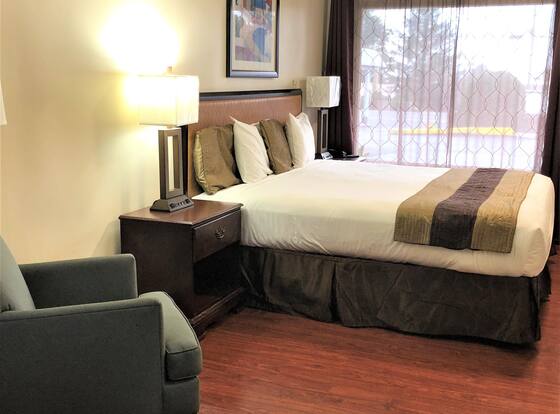 Blue Coast Inn and Suites is a family friendly hotel in Brookings, Oregon (OR)
