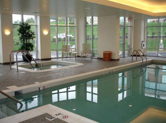 Hampton Inn & Suites Pittsburgh-Meadow Lands is a family friendly hotel in Washington, Pennsylvania (PA)