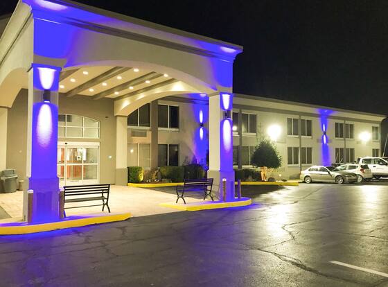 Studio 6 Suites Tupelo, MS - North is a family friendly hotel in Tupelo, Mississippi (MS)