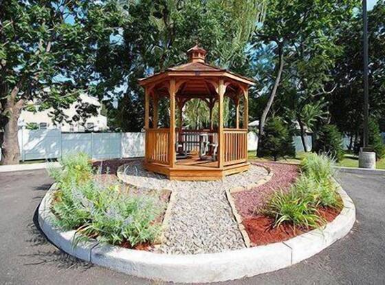 Quality Suites is a family friendly hotel in Lordship, Connecticut (CT)