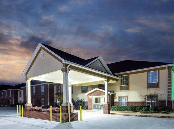 La Quinta Inn by Wyndham Calhoun South I-75 is a family friendly hotel in Calhoun, Georgia (GA)