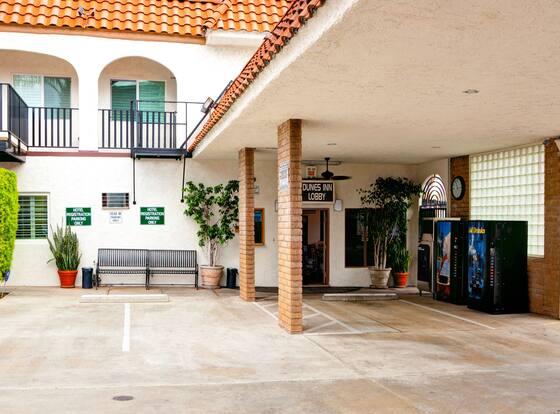 Dunes Inn Sunset is a family friendly hotel in Los Angeles, California (CA)