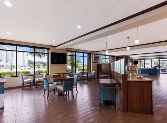 Comfort Suites North Mobile is a family friendly hotel in Saraland, Alabama (AL)