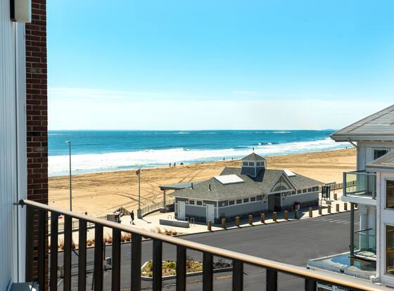 Ashworth by the Sea is a family friendly hotel in Hampton Beach, New Hampshire (NH)