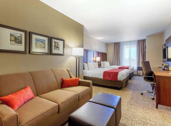 Comfort Suites Glendale - State Farm Stadium Area is a family friendly hotel in Glendale, Arizona (AZ)