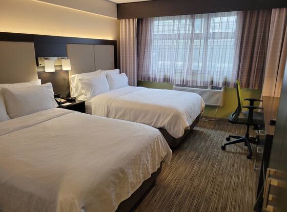 Holiday Inn Express Maspeth by IHG is a family friendly hotel in New York City (NYC), New York (NY)