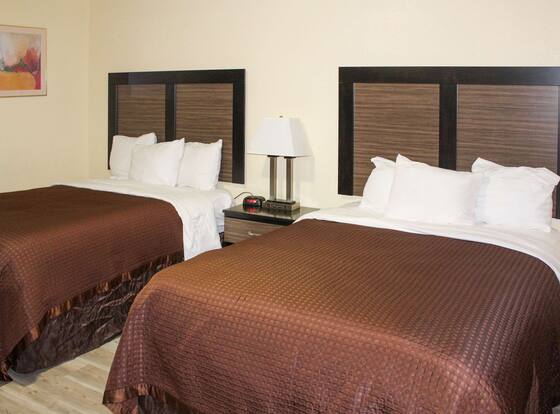 Rodeway Inn Medford South I-5 is a family friendly hotel in Medford, Oregon (OR)