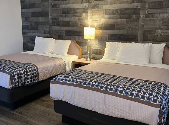 Cedarwood Inn of Ashland is a family friendly hotel in Ashland, Oregon (OR)