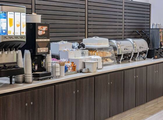 La Quinta Inn & Suites by Wyndham Norfolk is a family friendly hotel in Norfolk, Virginia (VA)