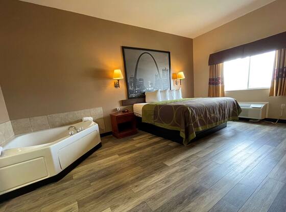 Super 8 by Wyndham Rolla is a family friendly hotel in Rolla, Missouri (MO)