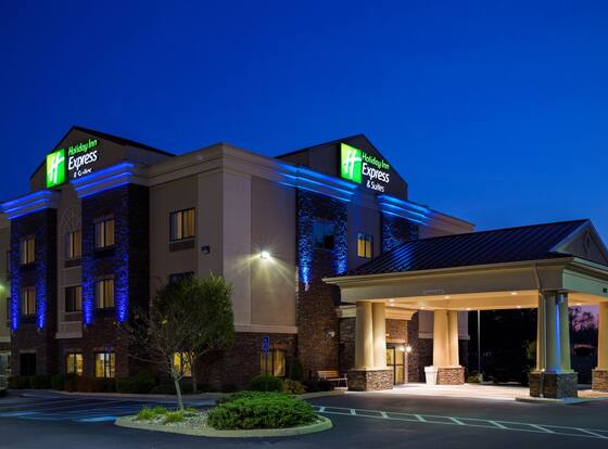 Holiday Inn Express Hotel & Suites Lewisburg by IHG is a family friendly hotel in Lewisburg, West Virginia (WV)