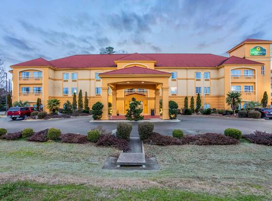 La Quinta Inn & Suites by Wyndham Fultondale Birmingham N is a family friendly hotel in Fultondale, Alabama (AL)