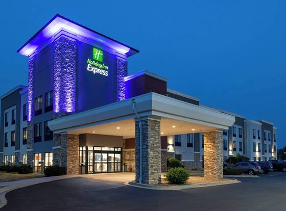 Holiday Inn Express Rochester South - Mayo Area by IHG is a family friendly hotel in Rochester, Minnesota (MN)