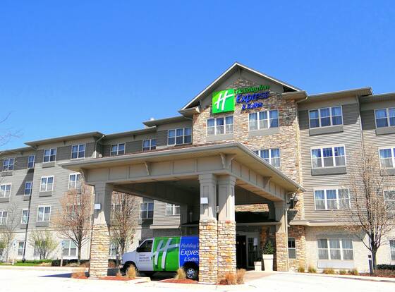 Holiday Inn Express & Suites Chicago West-Roselle by IHG is a family friendly hotel in Roselle, Illinois (IL)