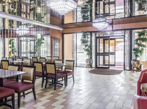 Rodeway Inn Capri is a family friendly hotel in Little Ferry, New Jersey (NJ)