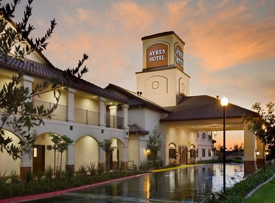Ayres Hotel Redlands – Loma Linda is a family friendly hotel in Redlands, California (CA)