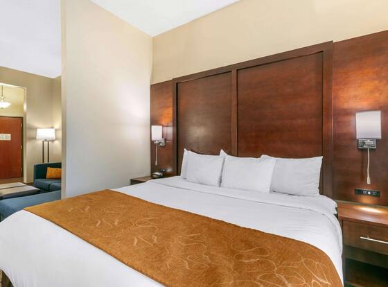 Comfort Suites Hopkinsville near Fort Campbell is a family friendly hotel in Hopkinsville, Kentucky (KY)