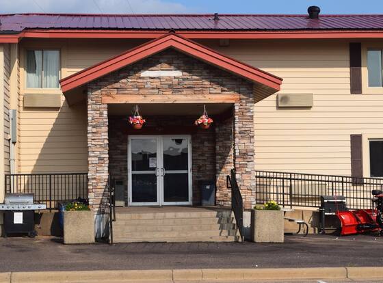 Regency Inn And Suites is a family friendly hotel in Eau Claire, Wisconsin (WI)