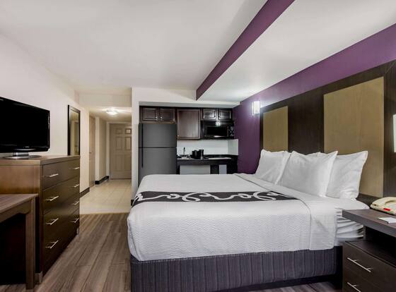 La Quinta Inn by Wyndham West Long Branch/NJ Shore Area is a family friendly hotel in West Long Branch, New Jersey (NJ)