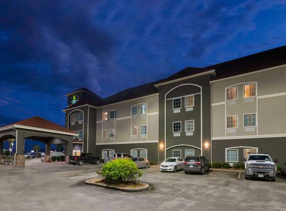 La Quinta Inn & Suites by Wyndham Broussard - Lafayette Area is a family friendly hotel in Broussard, Louisiana (LA)