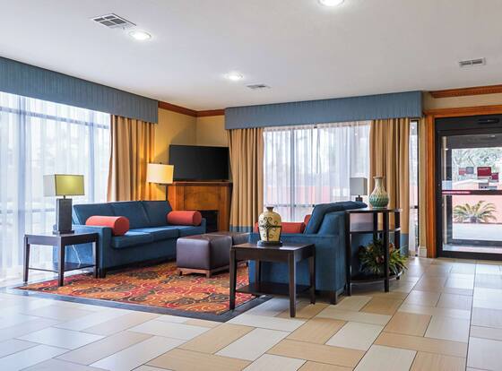 Comfort Suites Lake Charles is a family friendly hotel in Lake Charles, Louisiana (LA)