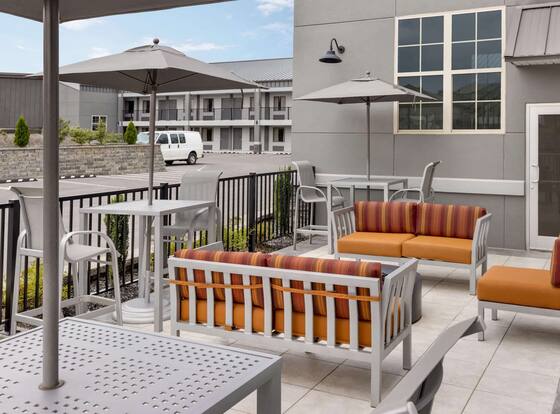 Days Inn & Suites by Wyndham Bowling Green is a family friendly hotel in Bowling Green, Kentucky (KY)