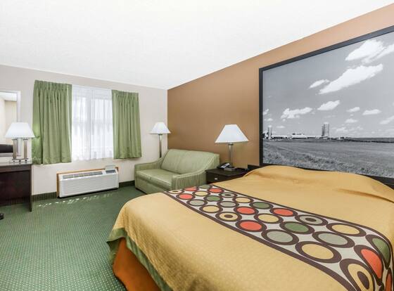 Super 8 by Wyndham Jefferson is a family friendly hotel in Jefferson, Iowa (IA)