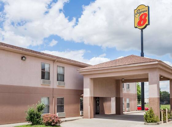 Super 8 by Wyndham Harrisburg is a family friendly hotel in Harrisburg, Illinois (IL)