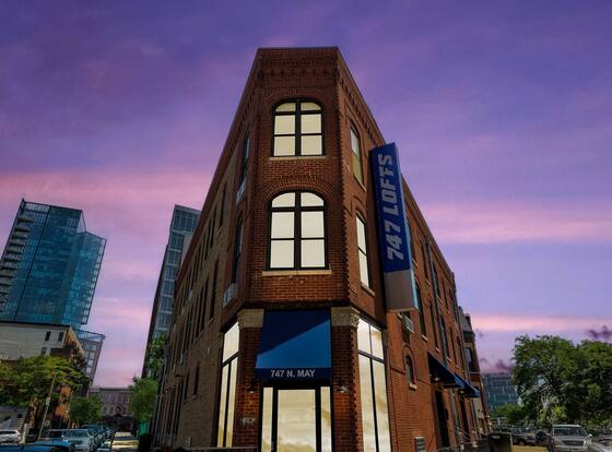 Enjoy A Little "Me Time" At Your Own Personal Oasis In The Windy City - 747 Lofts Cabin 206 by RedAwning is a family friendly hotel in Chicago, Illinois (IL)